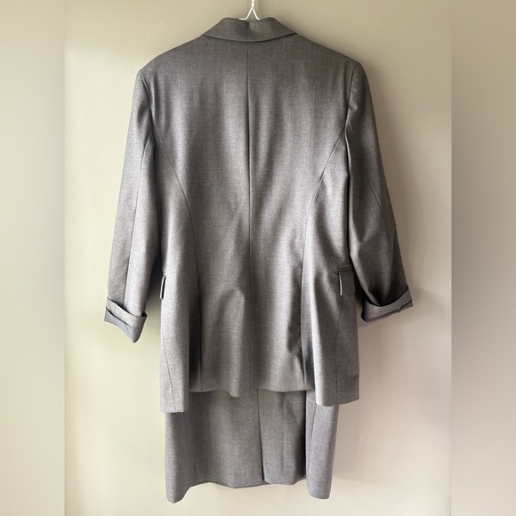 Louben size 12, Wool dress and blazer combo. Business attire, Made in Canada - Picture 3 of 10